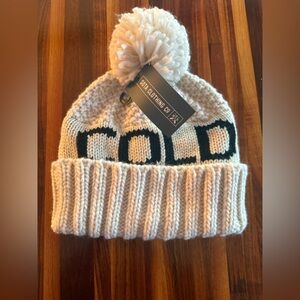 Stylish Cream Knit Beanie with Pom-Pom